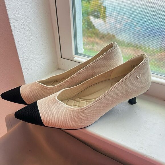 Vivaia Shoes - VIVAIA Scarlett Pointed Toe Kitten Heel in Ivory & Black Women’s Size 43 NWOT!